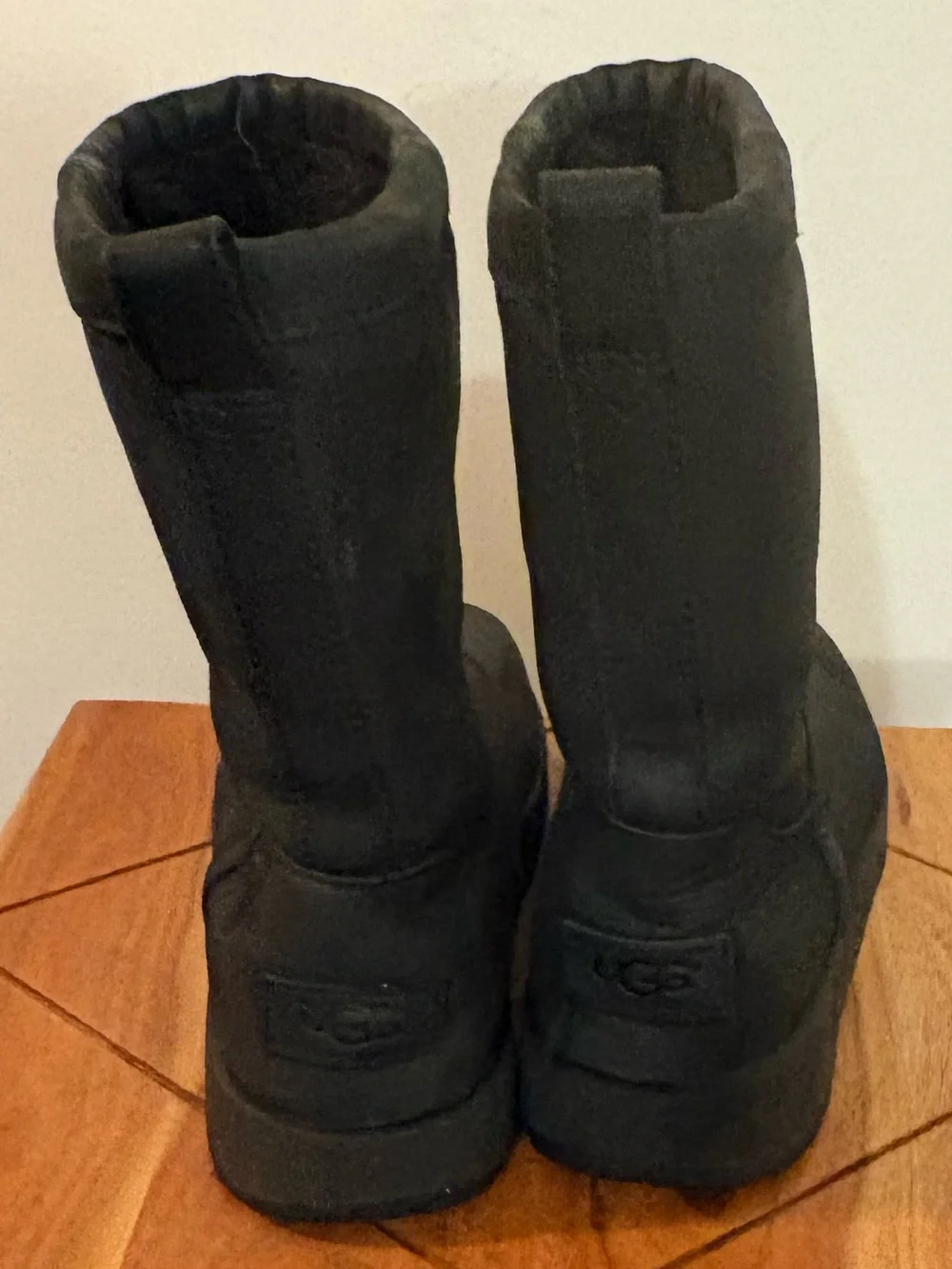 UGG Classic Short Leather Waterproof Boot with Vibram®Arctic Grip outsole W7